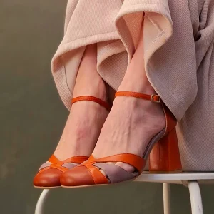 Chains Brick decolletè con cinturino in nappa marrone tacco 8 artigianale marchigiana