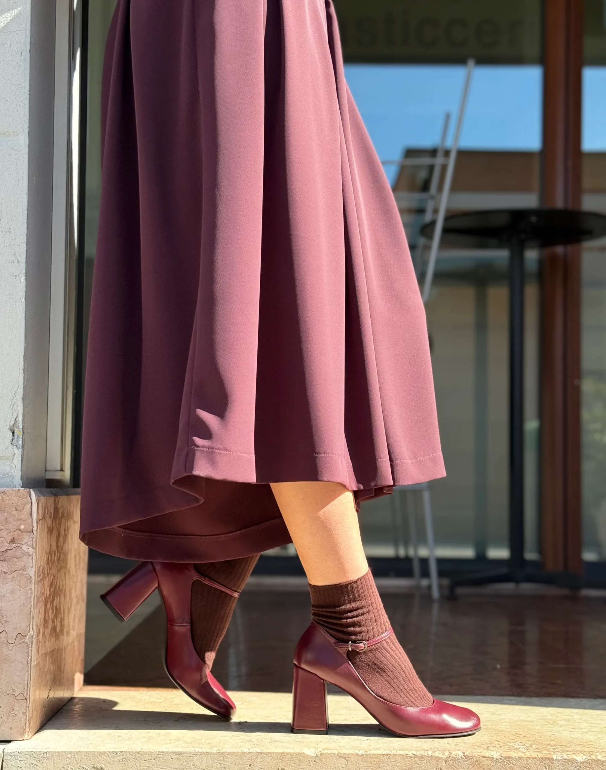 Piper Bordeaux decolleteè in nappa bordeaux con cinturino tacco 8 artigianale marchigiana - immagine 7