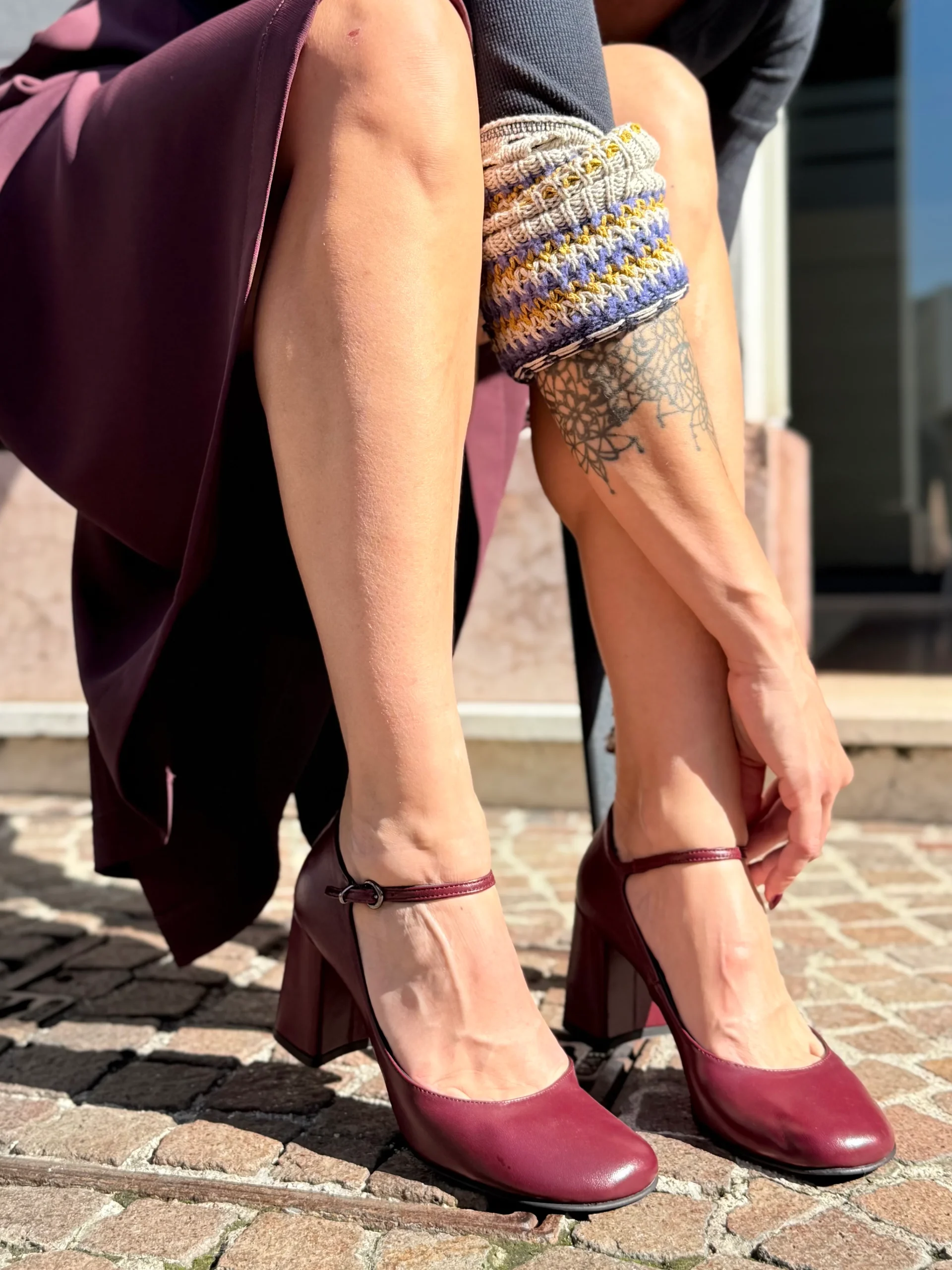 Piper Bordeaux decolleteè in nappa bordeaux con cinturino tacco 8 artigianale marchigiana - immagine 4