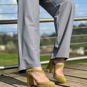 Sake Green decollete in camoscio verde e rosa plateau cm 9 artigianale pugliese