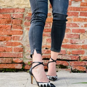 Eva Bw decolletè in nappa bianca e nera tacco tacco 8 lavorazione artigianale marchigiana