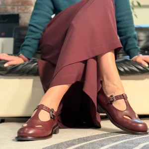 Kokiri Wine bebe con occhietti in pelle bordeaux tacco 3cm artigianale marchigiana