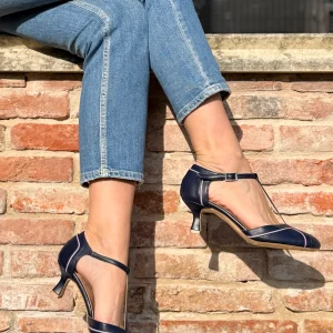 Strauss Navy t bar in pelle blu con tacco 5,5 cm. artigianale marchigiana