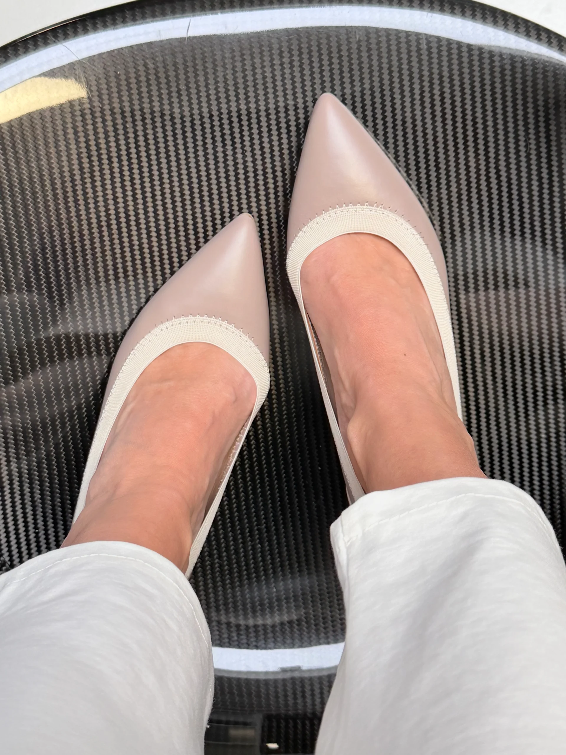 Fujy Beige decollete' in nappa beige con elastico panna tacco 5 artigianale marchigiana - immagine 9