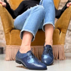 Juno Dark Blue scarpina bassa in nappa e laminato blu rialzo interno 3,5cm artigianale marchigiana