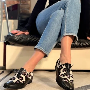 Juno Pony Black scarpina bassa in nappa nera e cavallino rialzo interno 3,5cm artigianale marchigiana