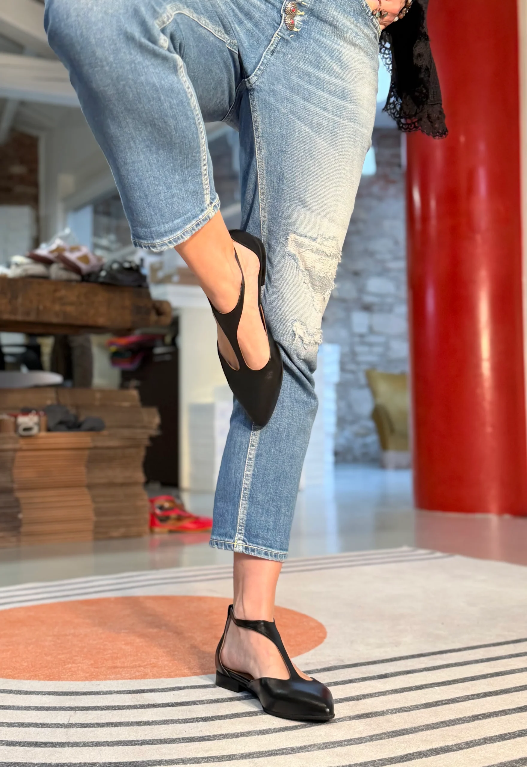 Lucy Black scarpina bassa t-bar in nappa nera - tacco 2 cm artigianale marchigiana - immagine 7