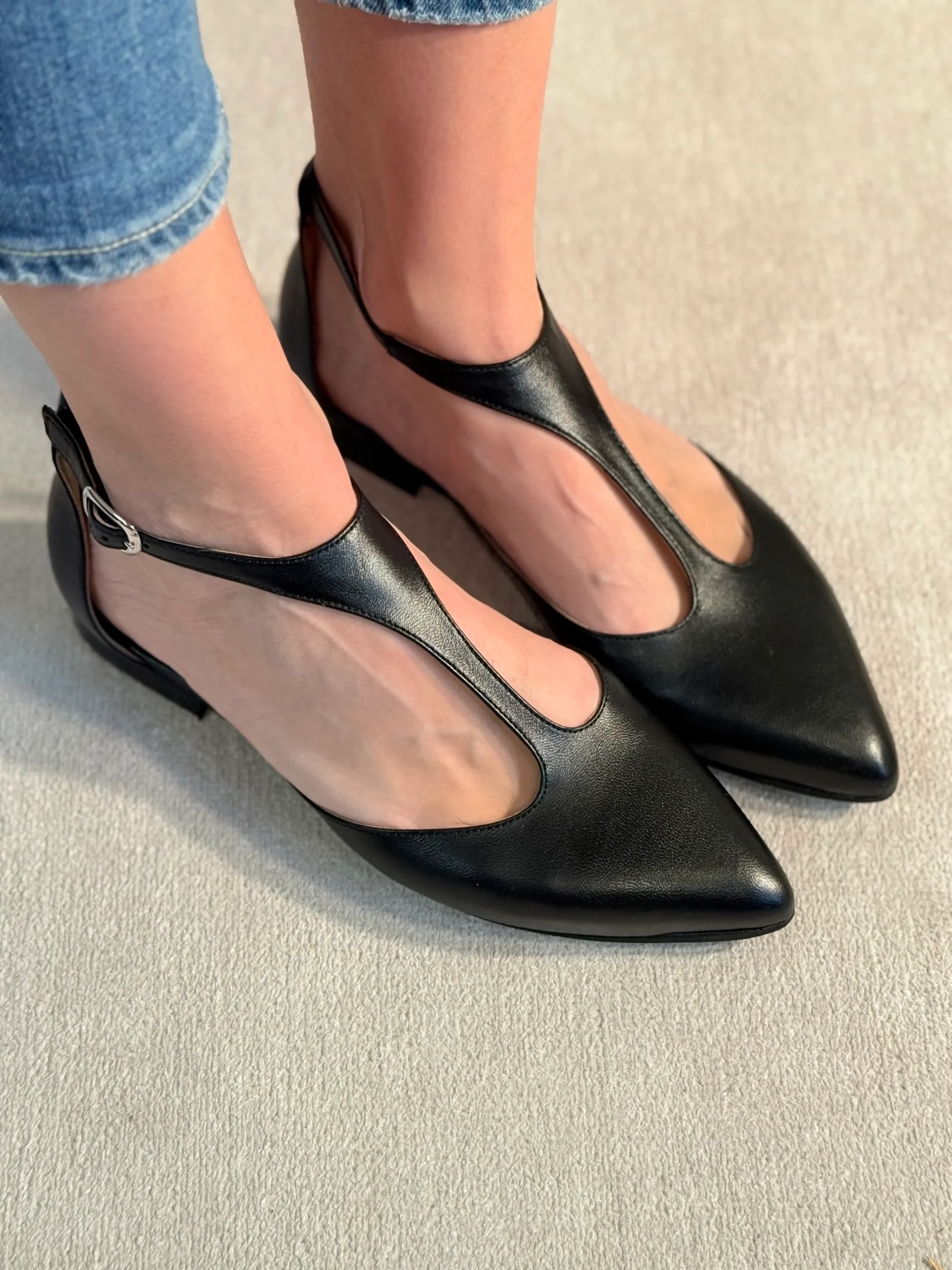 Lucy Black scarpina bassa t-bar in nappa nera - tacco 2 cm artigianale marchigiana - immagine 4