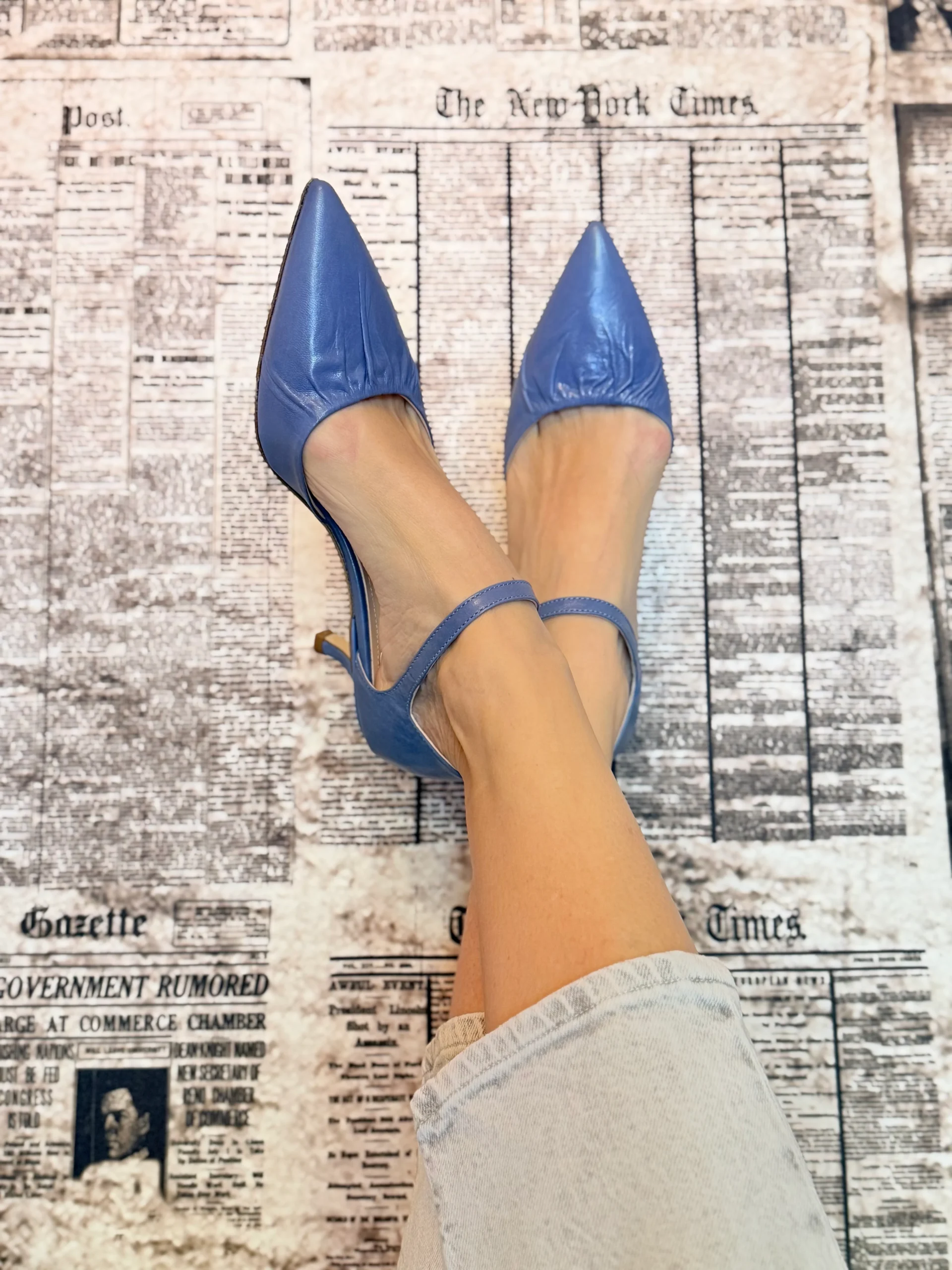 Paulette Jeans decollete in vernice su base camoscio azzurra con cinturino tacco 6cm artigianale marchigiano - immagine 7