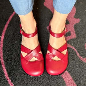 Tonga Red scarpina bassa in nappa ciliegia tacco 2.5 artigianale Lagattaconglistivali