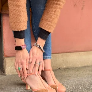 Strauss Peach t bar in pelle pesca e tessuto tramato con tacco 5,5 cm. artigianale marchigiana