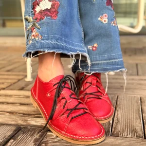 Ostrega Red scarpa allacciata in pelle rossa artigianale toscana