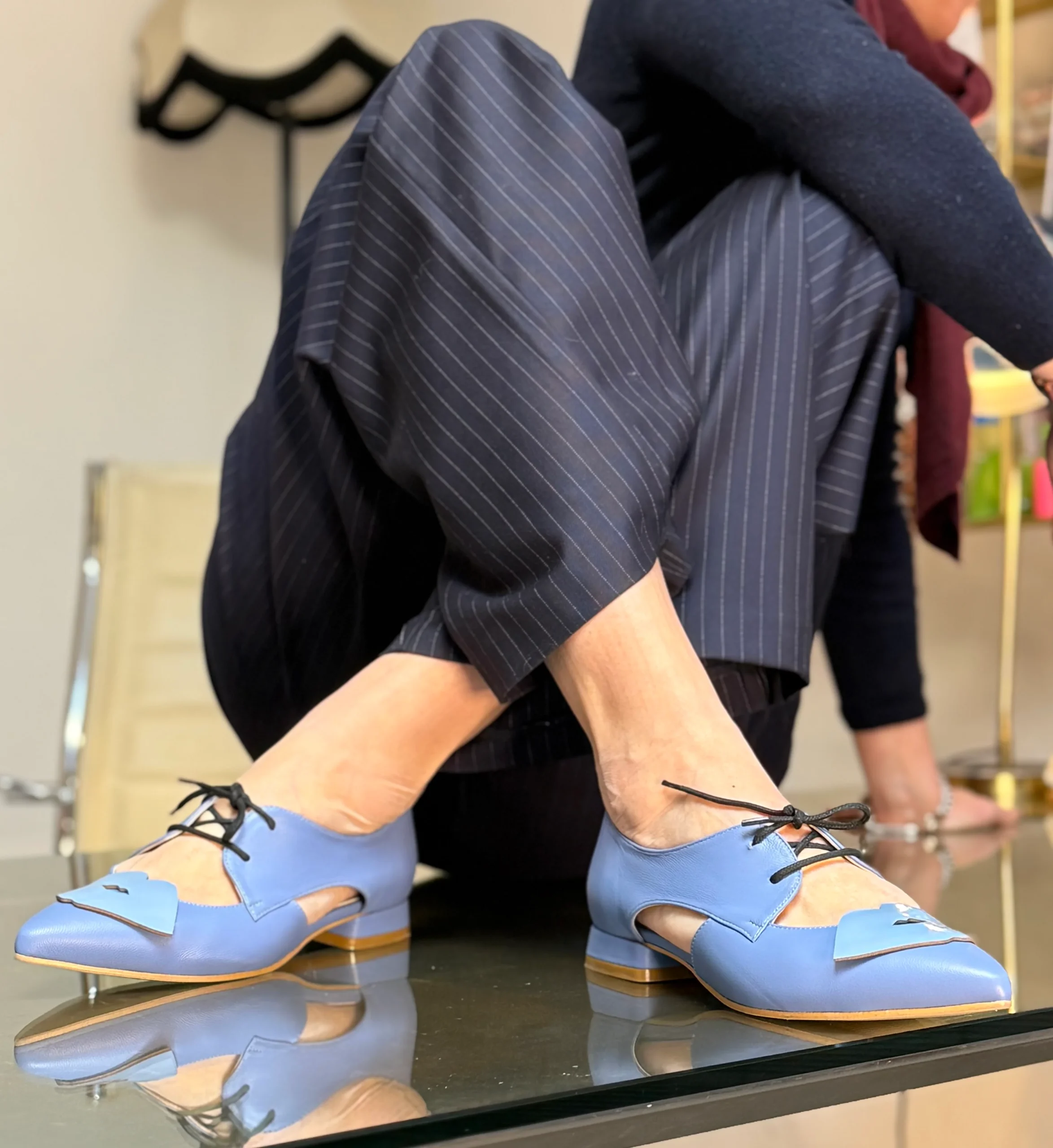 Lips Cielo scarpina bassa in nappa jeans con dettaglio azzurro tacco 2 artigianale pugliese - immagine 5