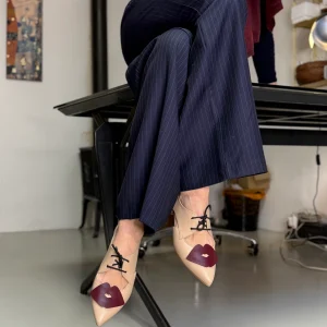 Lips Nude scarpina bassa in nappa nude con dettaglio bordeaux tacco 2 artigianale pugliese