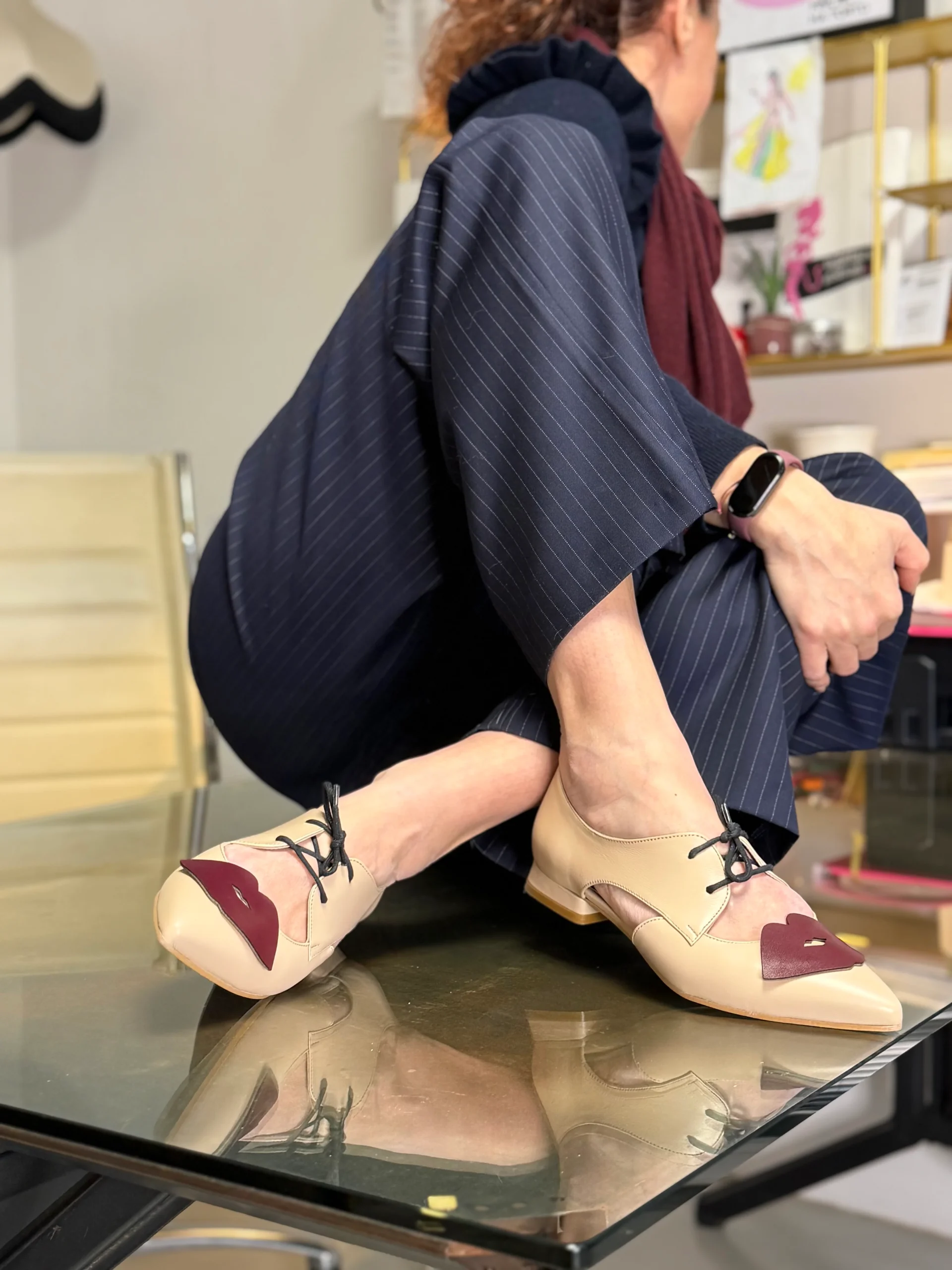 Lips Nude scarpina bassa in nappa nude con dettaglio bordeaux tacco 2 artigianale pugliese - immagine 5