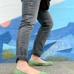 Tatanka Pesto ballerina in camoscio verde con frange lavorazione artigianale marchigiana