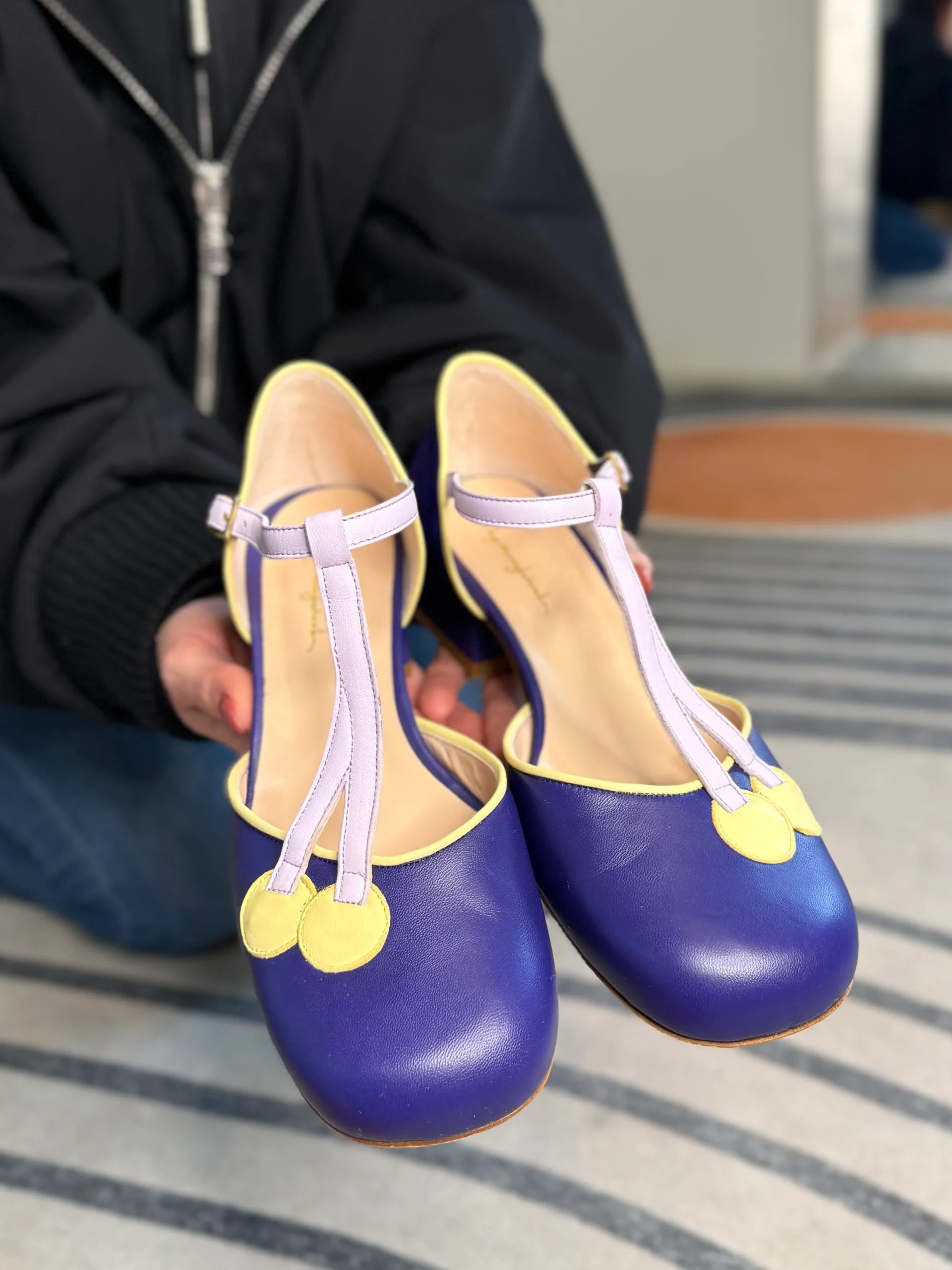 Maraska Purple d'orsay in nappa viola aperta ai lati tacco 3 cm artigianale marchigiana - immagine 6