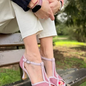 Calico Pink sandalo t-bar in tessuto tramato rosa e profilo glicine tacco 6 artigianale marchigiana
