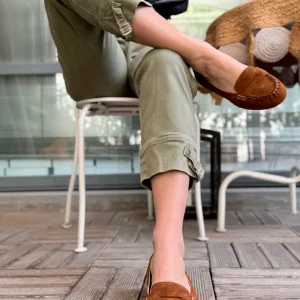 Flavia Caramel mocassino in camoscio color caramello artigianale marchigiana