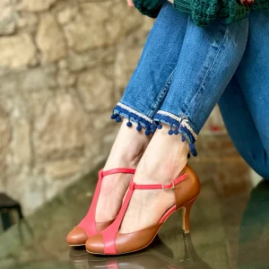 Mindy Cuoio scarpetta t bar in tacco 7 cm in nappa cuoio e corallo artigianale pugliese