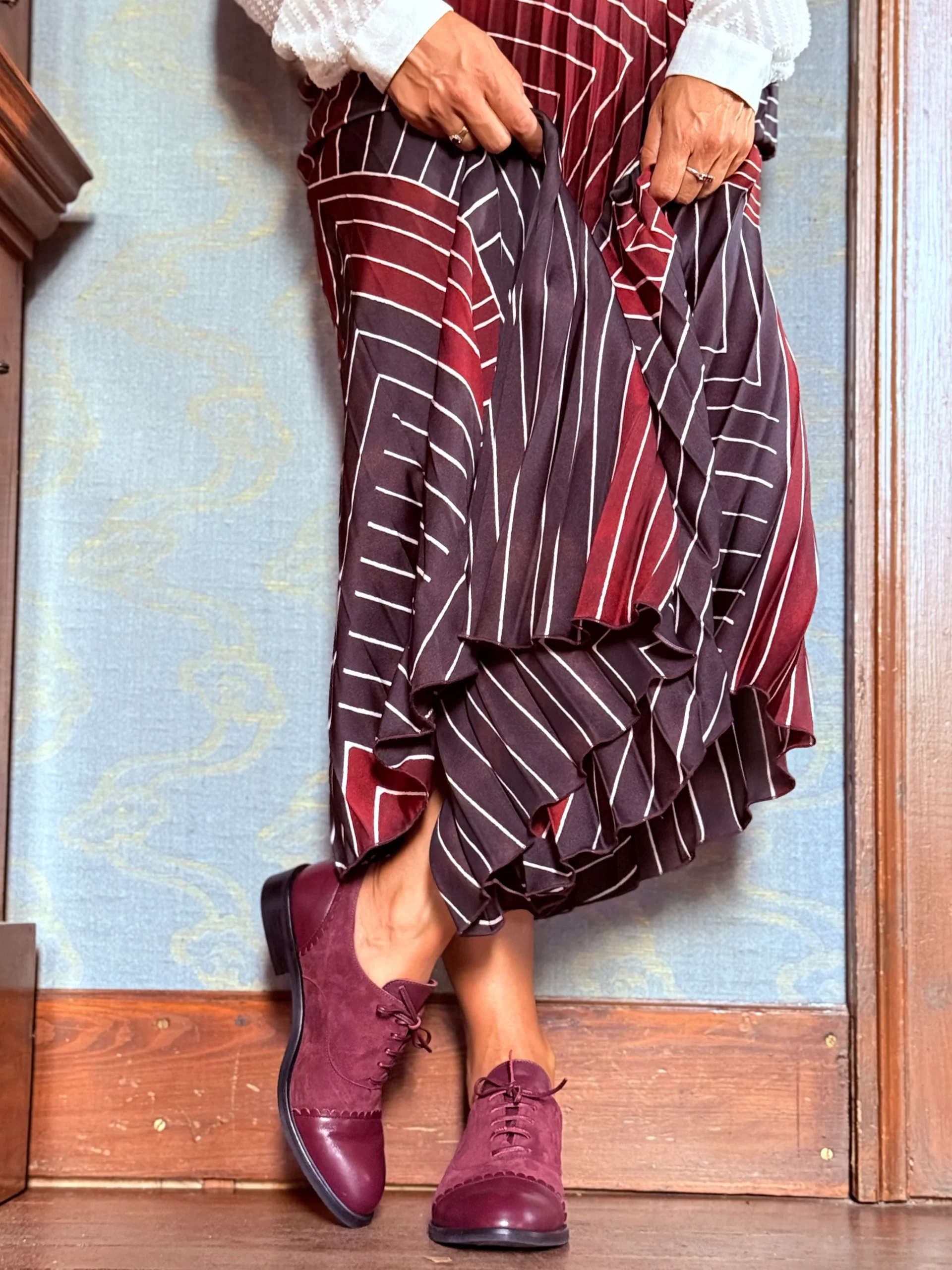 Roger Wine scarpa bassa allacciata in camoscio bordeaux artigianale toscana