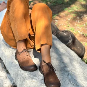 Beagle Brown scarpa bassa allacciata in crosta marrone tacco 2 cm artigianale