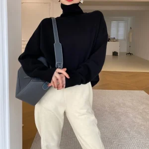 Maglione donna raffinato con scollo a rotolo La Parisienne