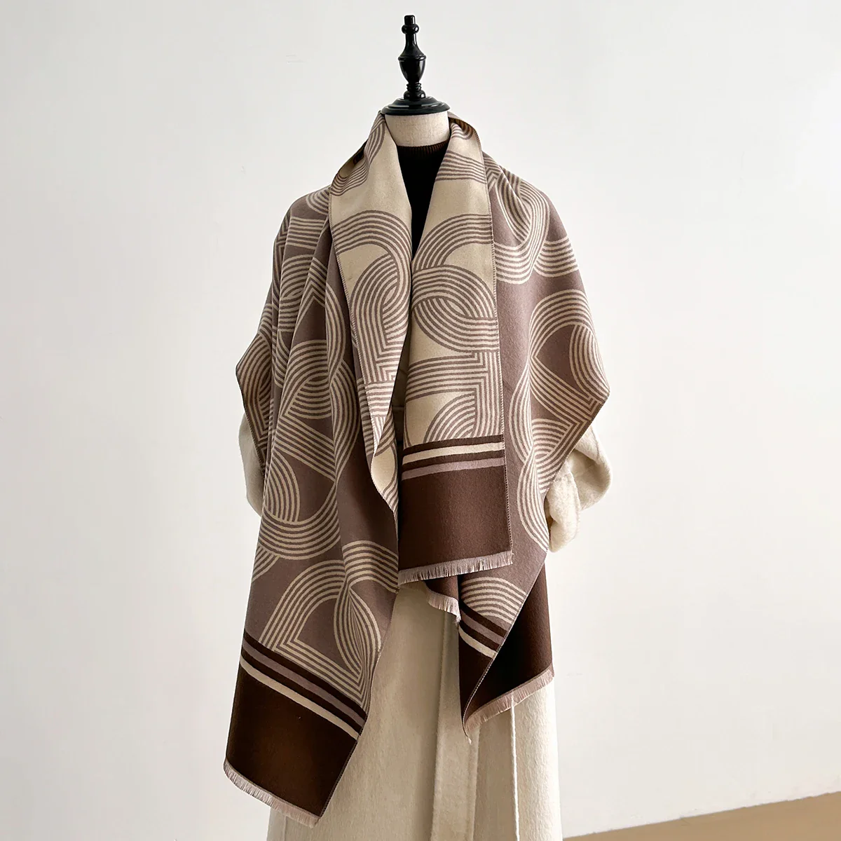 Sciarpa elegante e senza tempo Louvre | La Parisienne - immagine 9