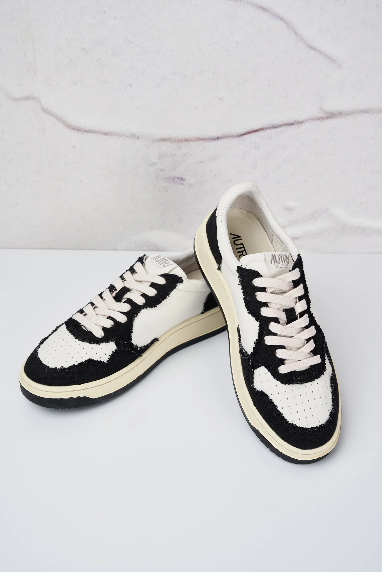 Autry 6010 Sneakers Medalist Low Canvas con Tomaia in Pelle e Tessuto Colore Bianco/Nero - immagine 5