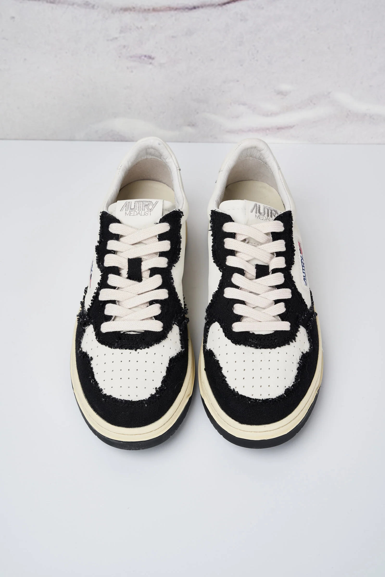 Autry 6010 Sneakers Medalist Low Canvas con Tomaia in Pelle e Tessuto Colore Bianco/Nero - immagine 6