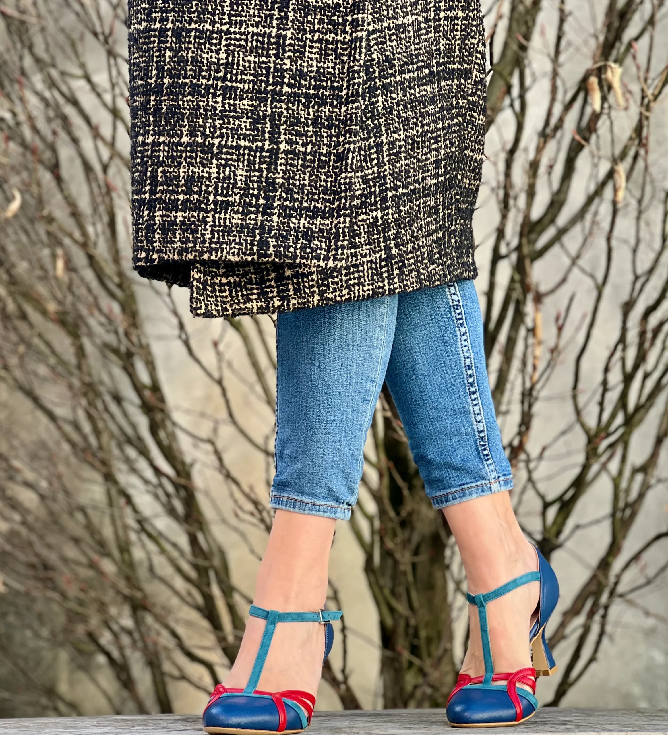 Alika Blue decollete t-bar in pelle blu con cinturino stile vintage tacco 7 cm artigianale marchigiana